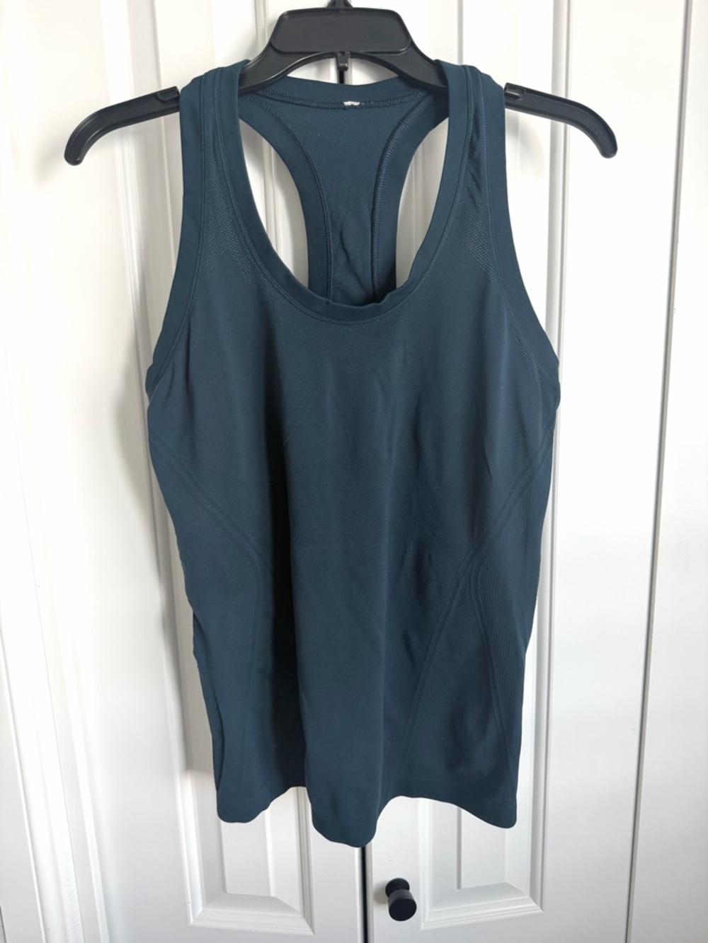 Athleta Momentum  Racerback Tank Top in Teal Blue Size M Great Condition